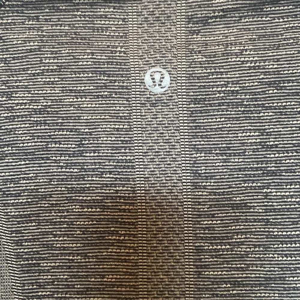 Lululemon athletica top size 4 - Picture 5 of 7